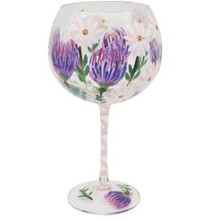 Enjoy your gin effortlessly with our elegantly designed Thistle & Daisies glass