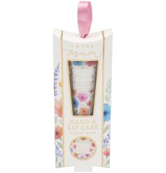 Pamper your mum with nourishing hand and lip care infused with delicate daisy notes