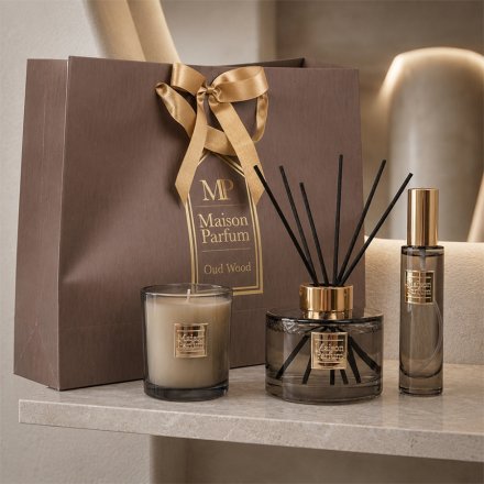 Oud Wood Gift Collection with Maison Parfum Carrier, 26cm 