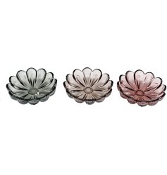 Delicate floral dish perfect for jewellery and keepsakes