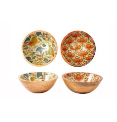 A charming enamelled bowl for everyday serving and relaxed dining