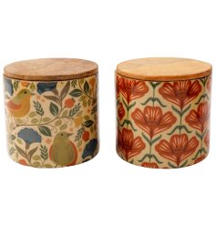 Charm your kitchen or workspace with this timeless 10cm Larkwood enamel jar in soft pastel hues