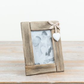 Charming wooden frame to showcase your cherished memories in style