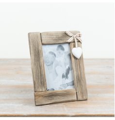Charming wooden frame to showcase your cherished memories in style